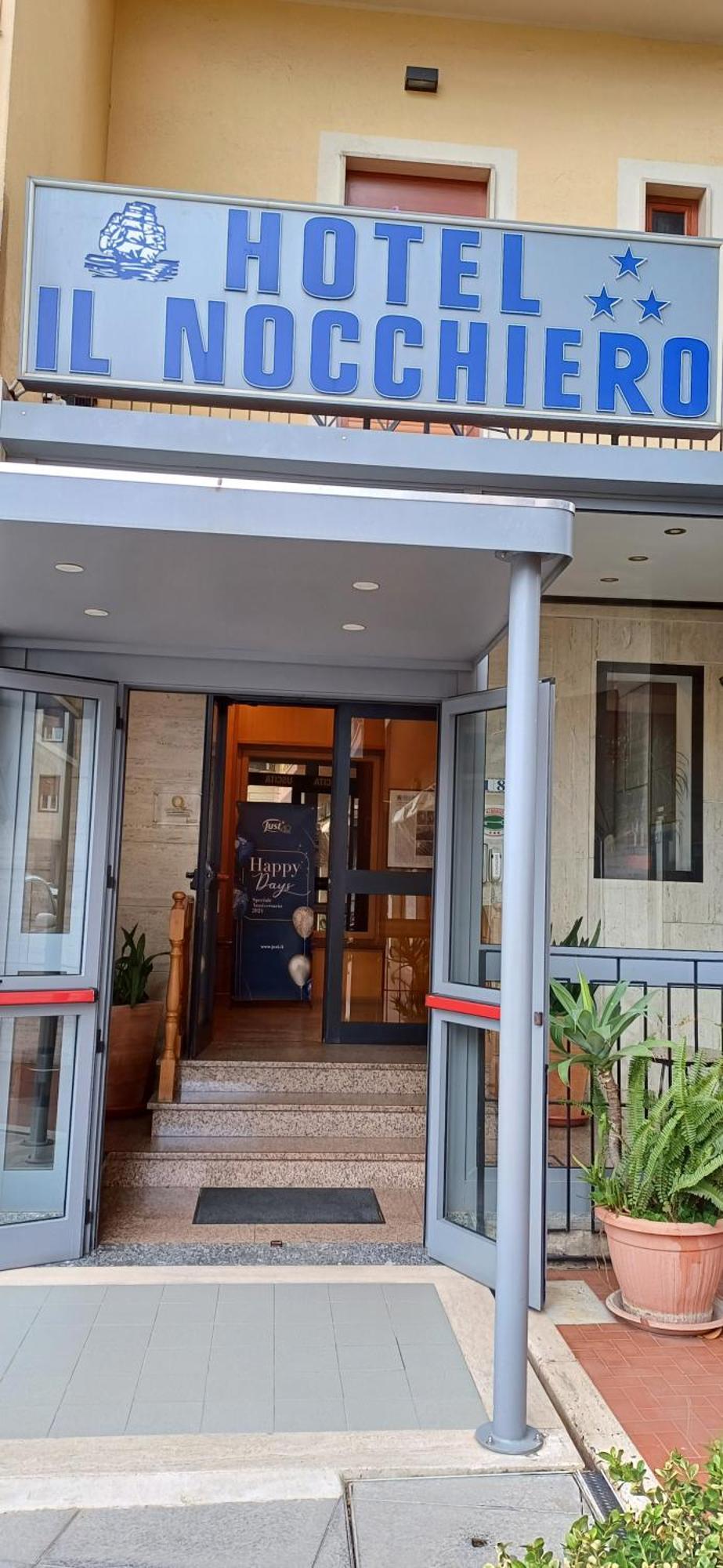 Il Nocchiero City Hotel ソヴェラート・マリーナ エクステリア 写真