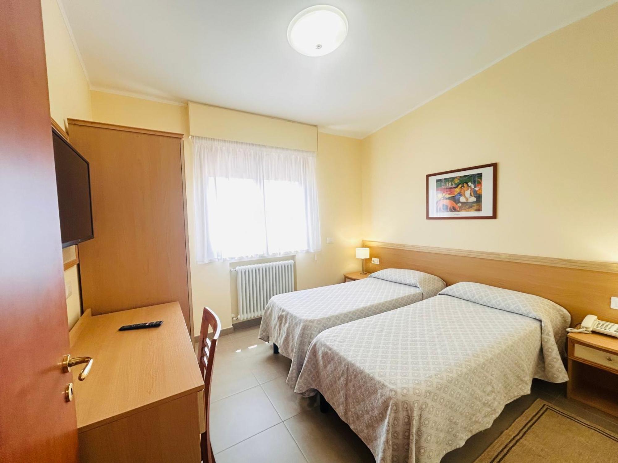 Il Nocchiero City Hotel ソヴェラート・マリーナ エクステリア 写真