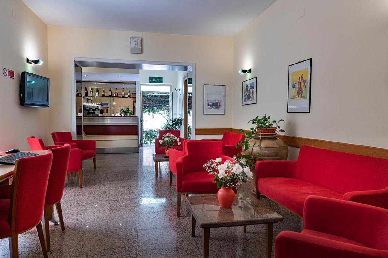 Il Nocchiero City Hotel ソヴェラート・マリーナ エクステリア 写真