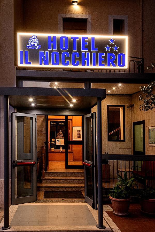 Il Nocchiero City Hotel ソヴェラート・マリーナ エクステリア 写真