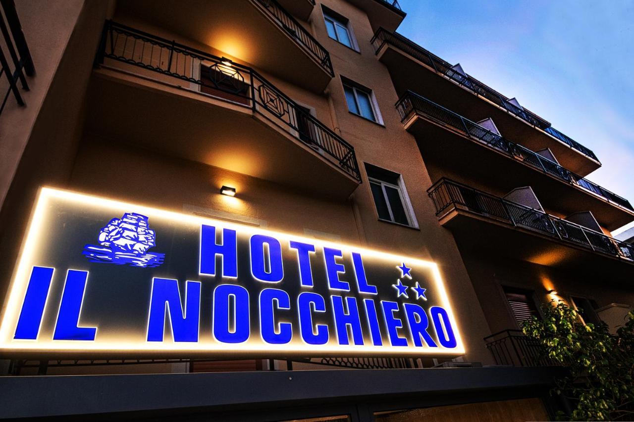 Il Nocchiero City Hotel ソヴェラート・マリーナ エクステリア 写真